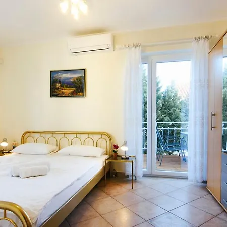 Apartment Steps From The Sunny 4 Person Jurkin Number Two Jezera